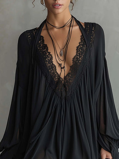 Cassandre | Mini Robe en Mousseline Noire, Col en Dentelle