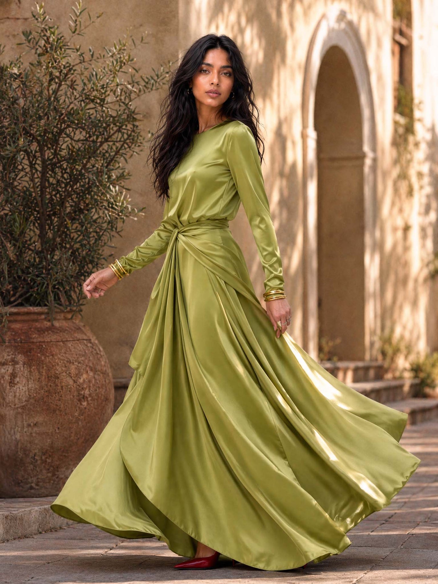 Élégante Robe Maxi en Satin Drapé