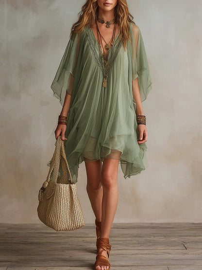 Émeraude | Mini Robe Fluide Superposée, Col en V Vert
