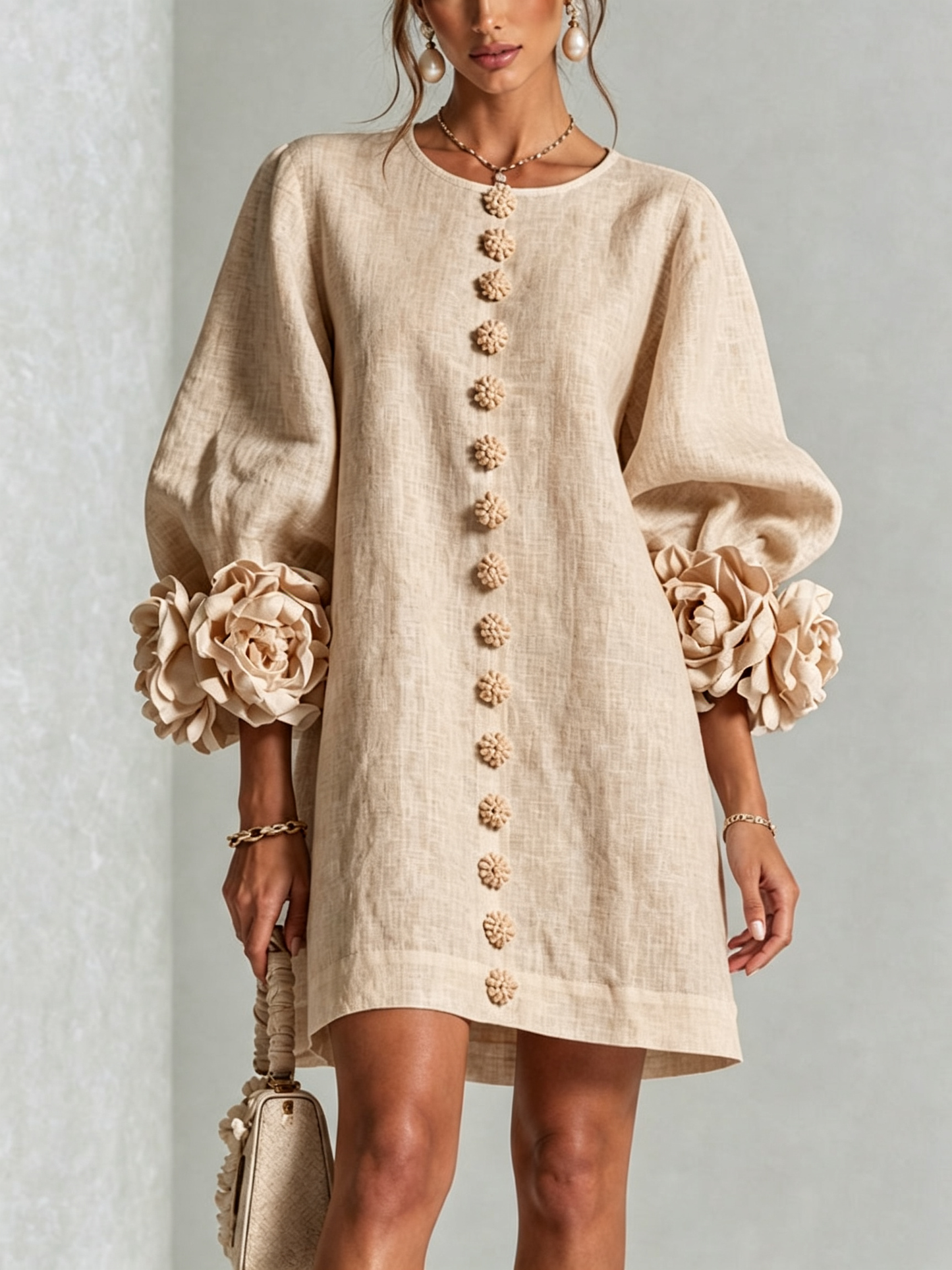 Robe Amara Mini Élégante à Boutons Floraux