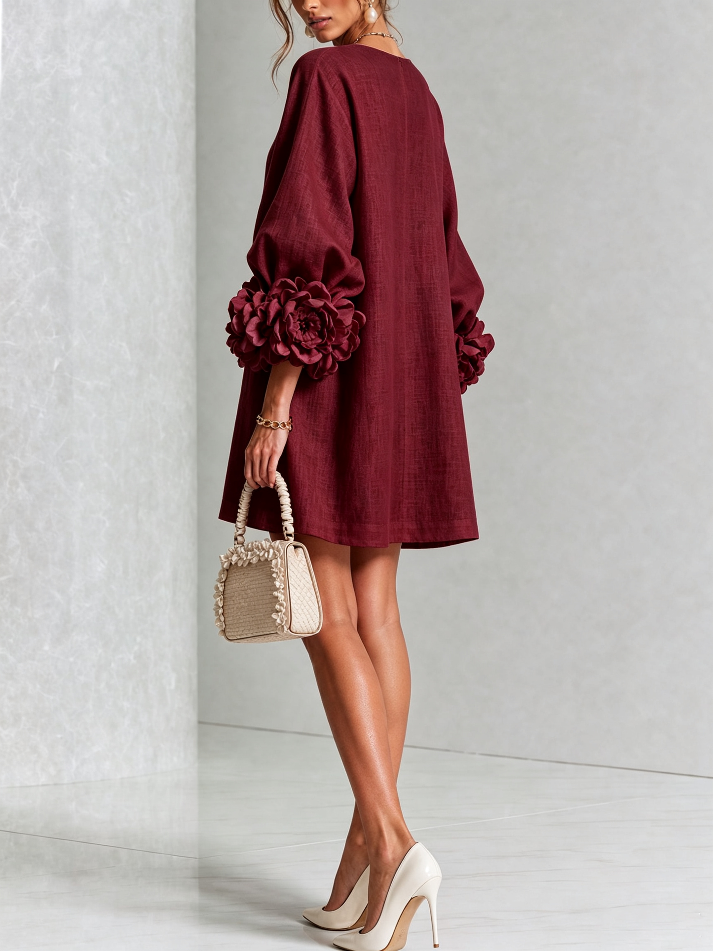 Robe Amara Mini Élégante à Boutons Floraux