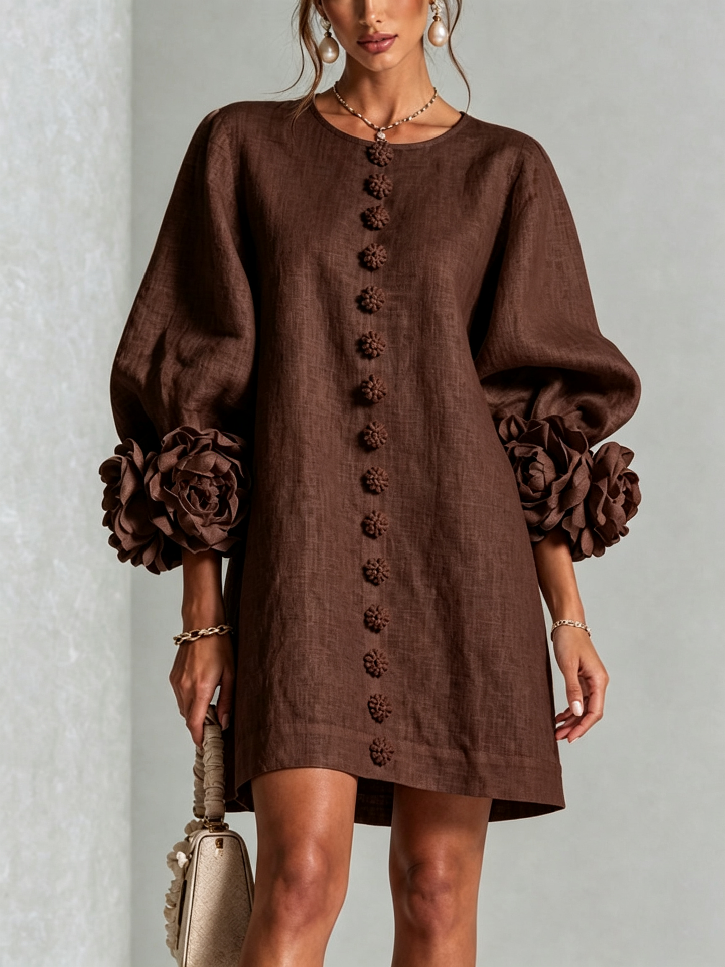 Robe Amara Mini Élégante à Boutons Floraux