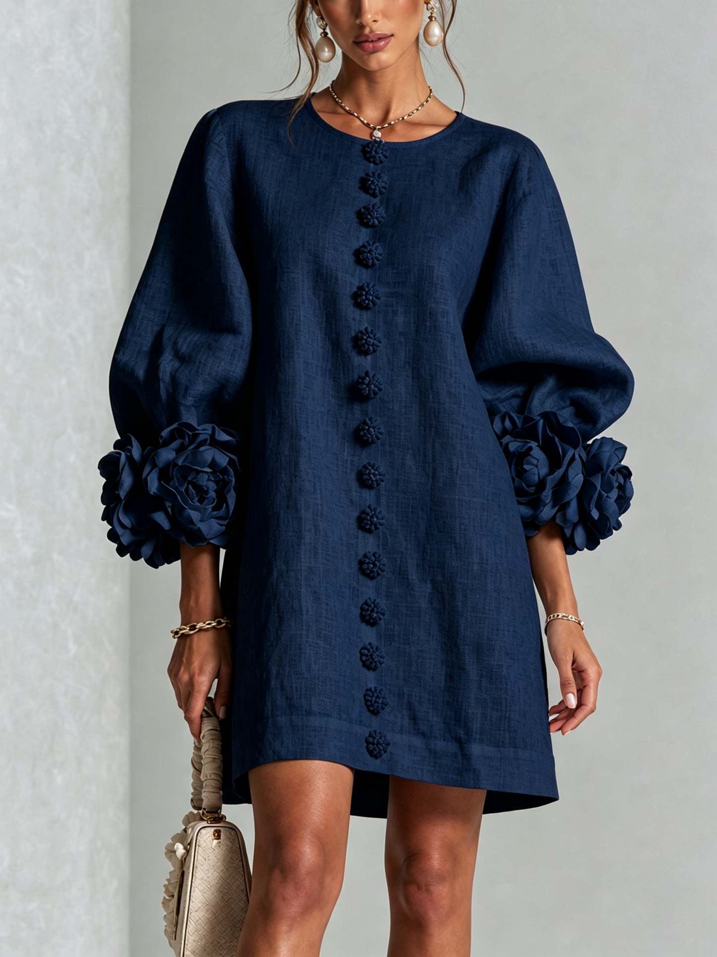 Robe Amara Mini Élégante à Boutons Floraux