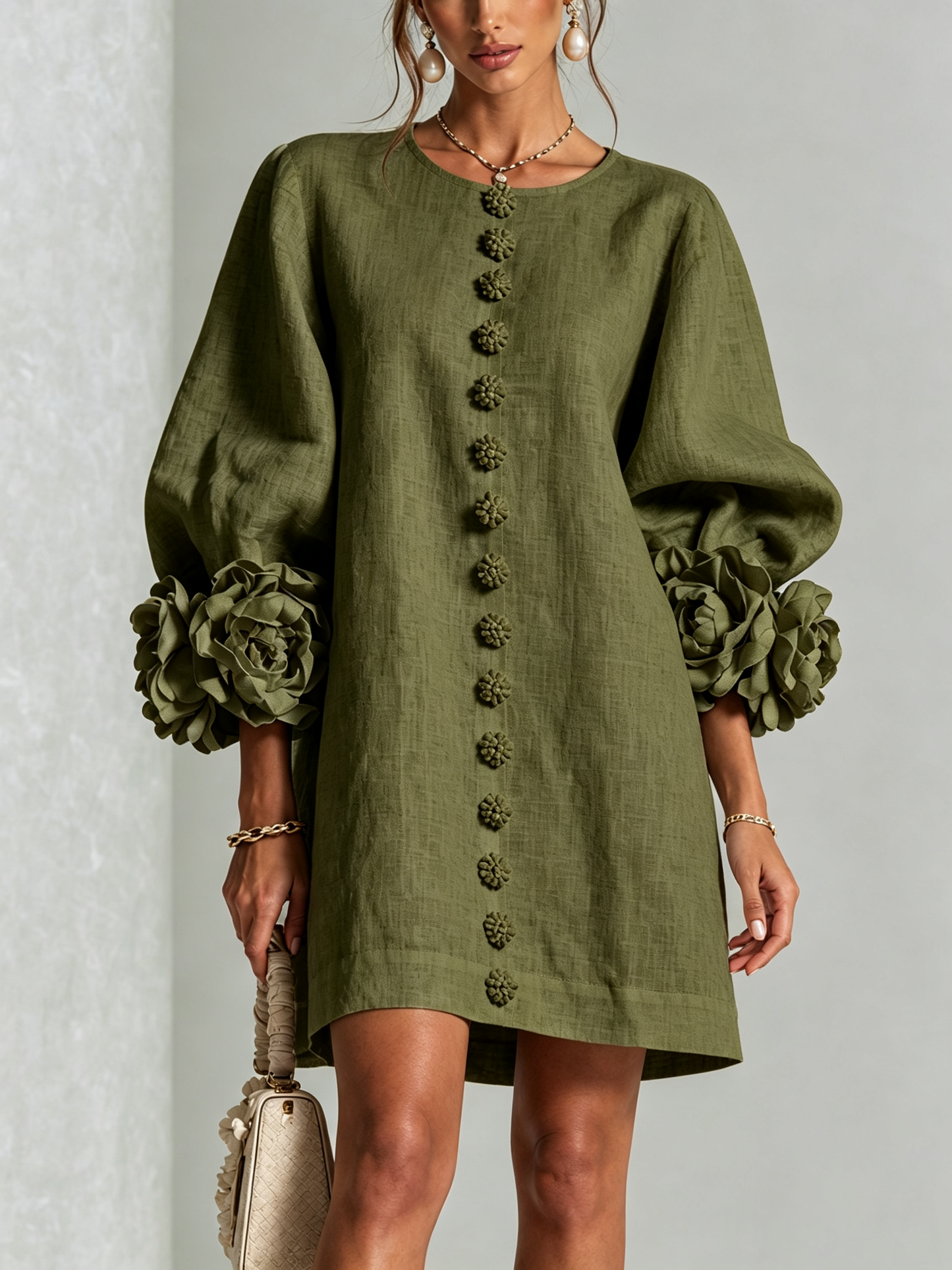 Robe Amara Mini Élégante à Boutons Floraux