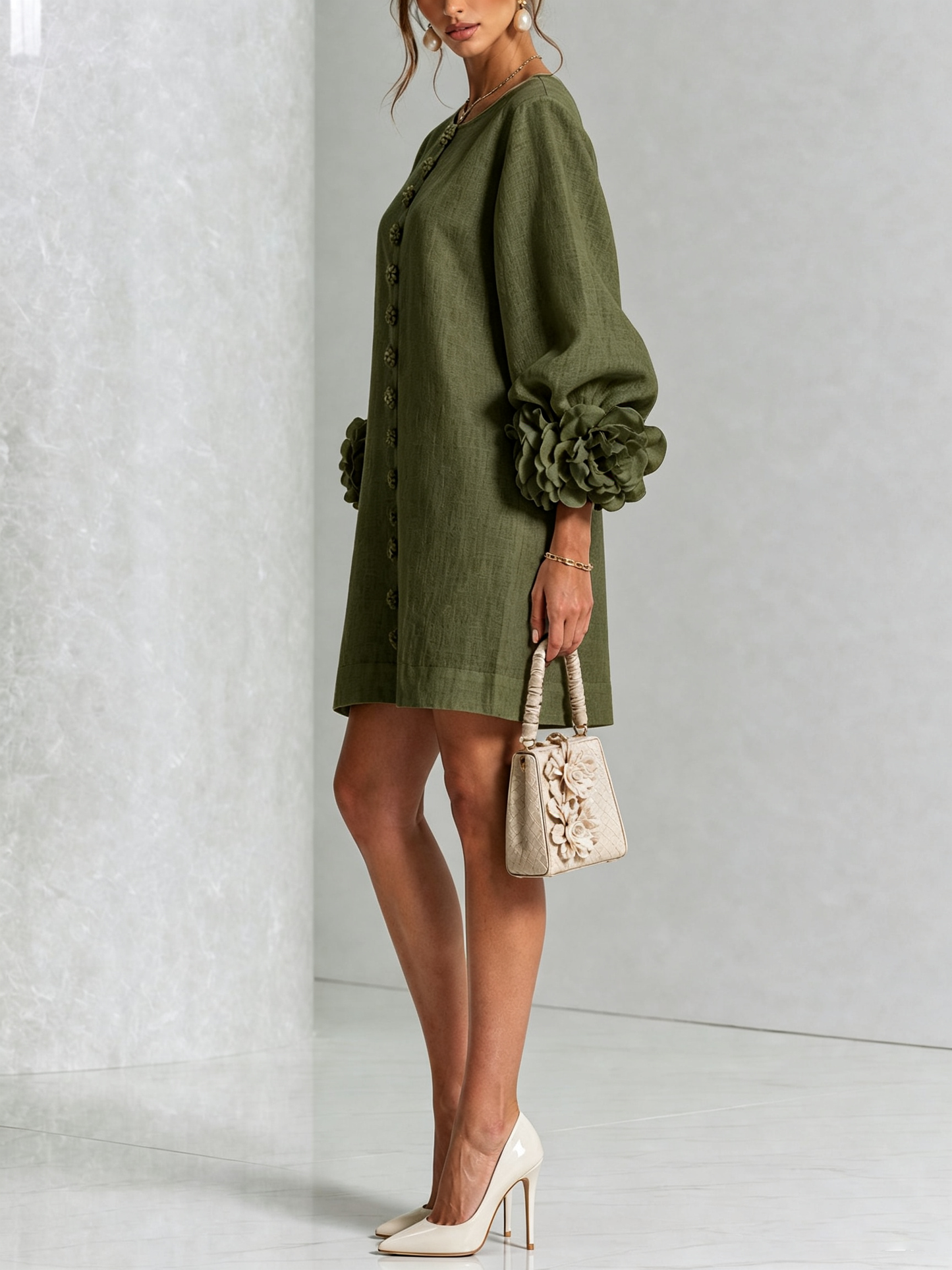 Robe Amara Mini Élégante à Boutons Floraux