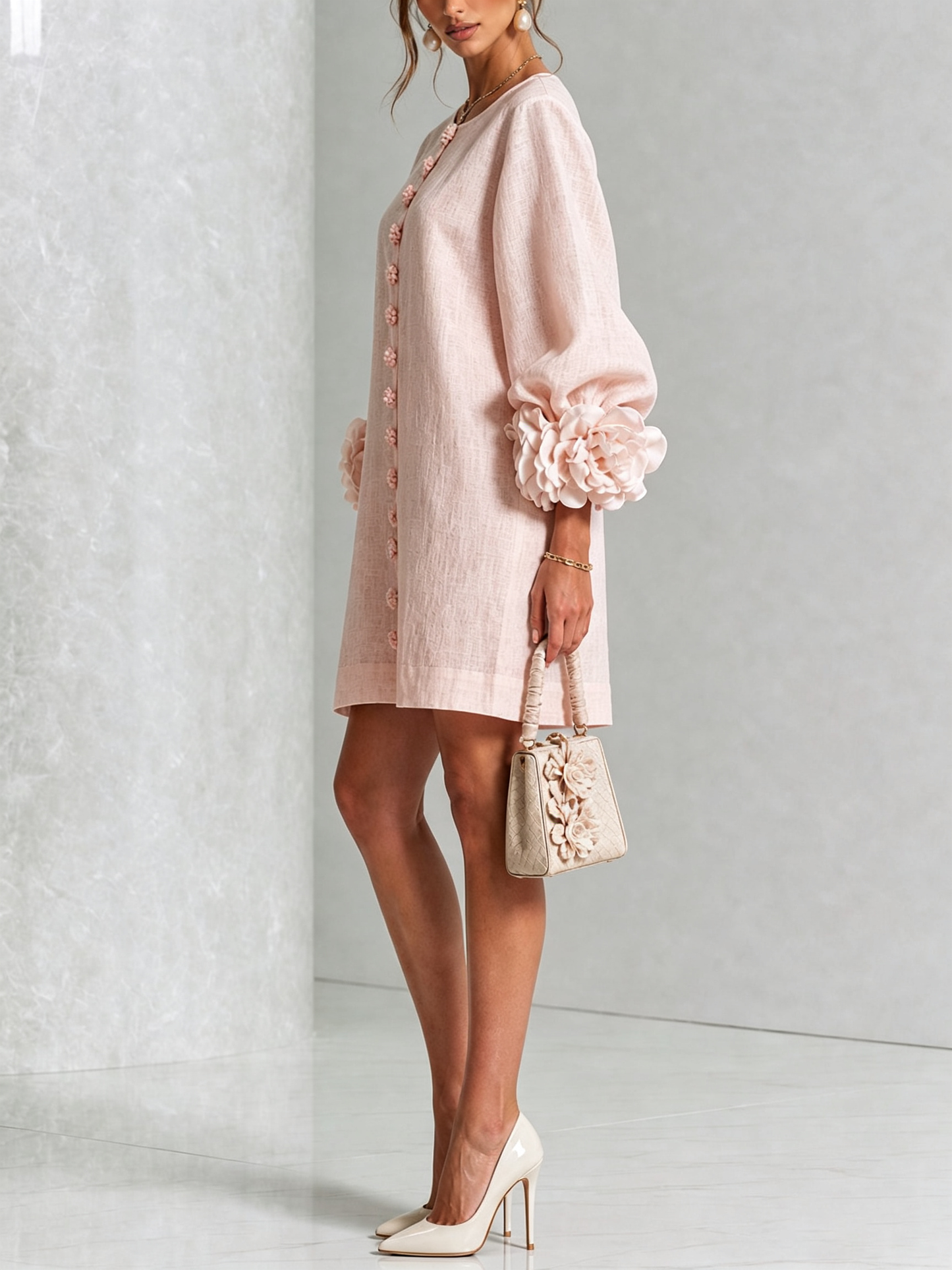 Robe Amara Mini Élégante à Boutons Floraux