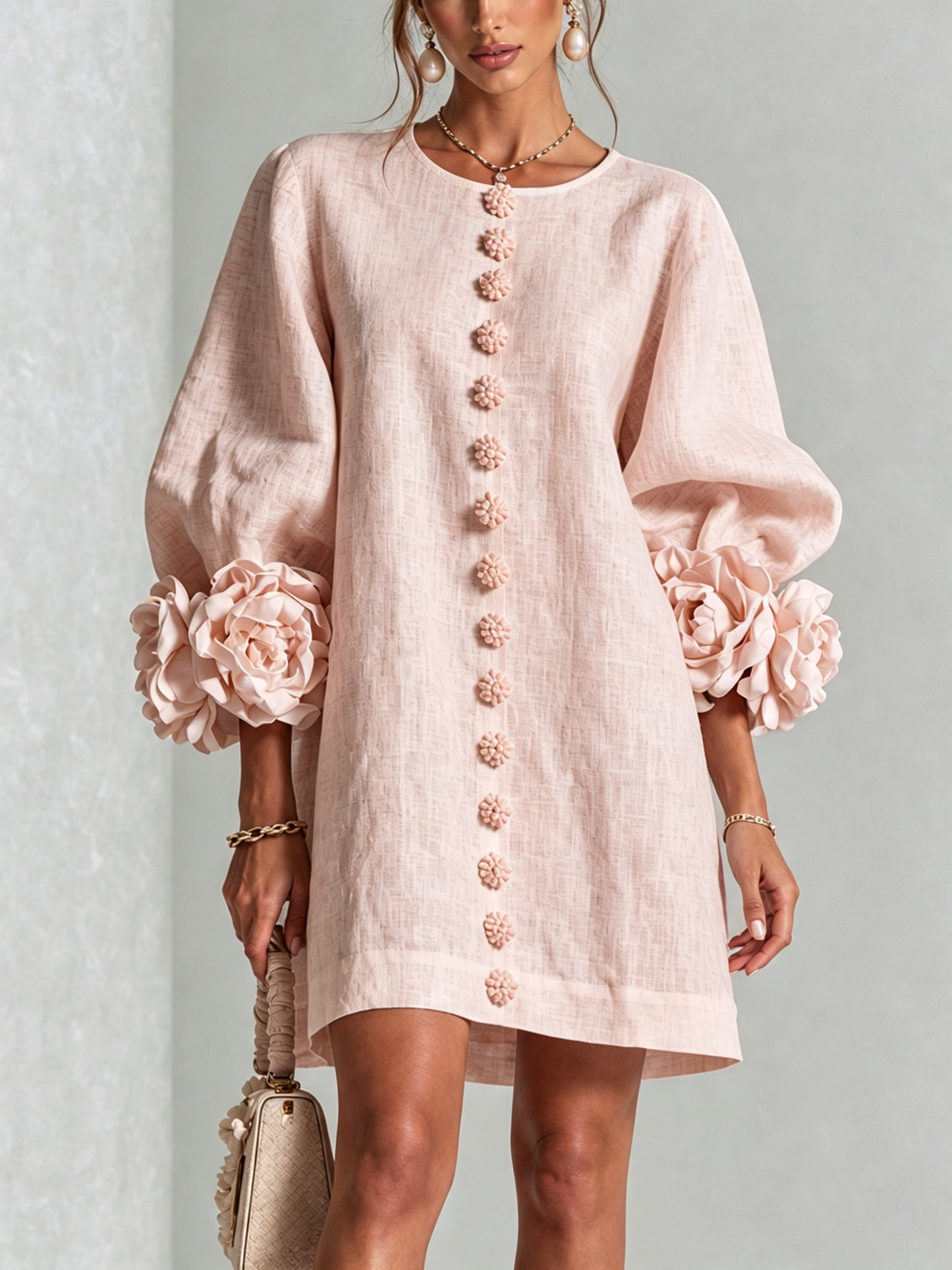 Robe Amara Mini Élégante à Boutons Floraux