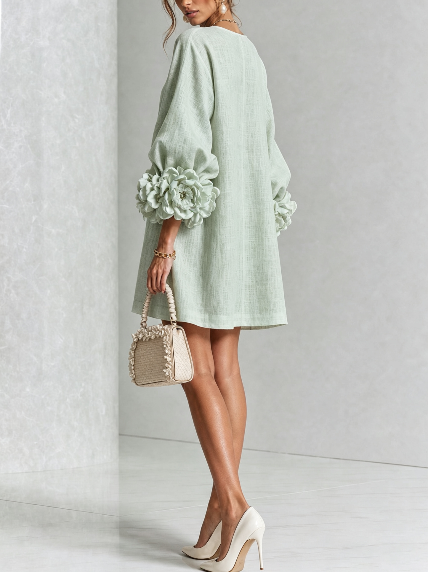 Robe Amara Mini Élégante à Boutons Floraux