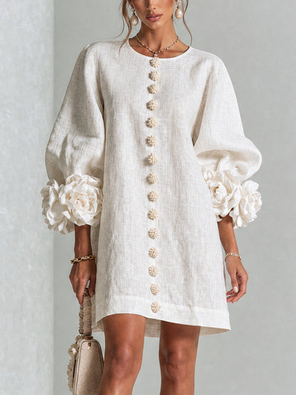 Robe Amara Mini Élégante à Boutons Floraux